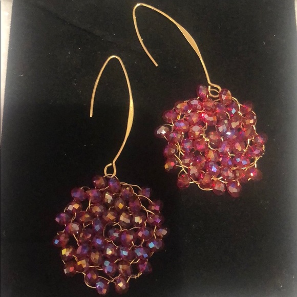 Red Iridescent Crystal Pinwheel Earrings,NWT-Boutique - Picture 2 of 4